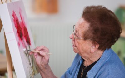 Hobbies for Seniors: 10 Interesting Activities